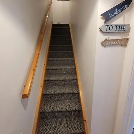 Anchor, Prázdninový dům